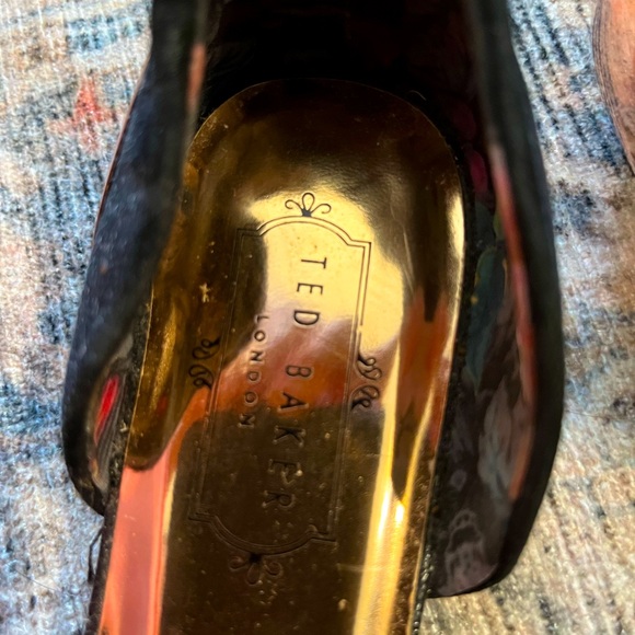 TED BAKER size 7 flats. Black and gold. EXCELLENT condition. - Picture 2 of 3